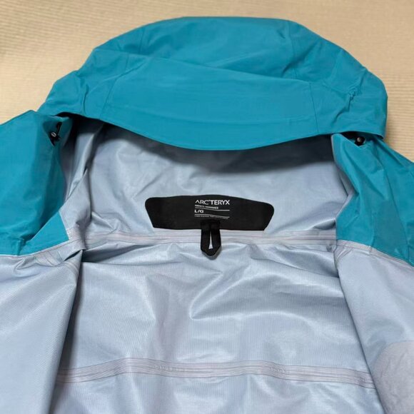 Arc'teryx Gore-Tex Blue Rain Jacket, Size L. - Picture 10 of 10